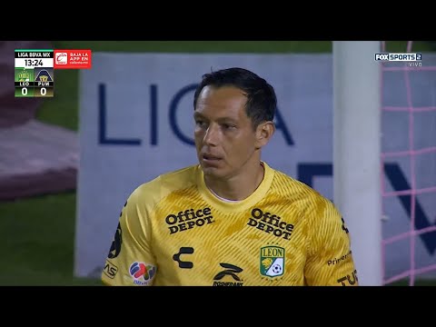 Gran atajada de Rodolfo Cota al remate de Toto Salvio | Liga MX | León vs Pumas