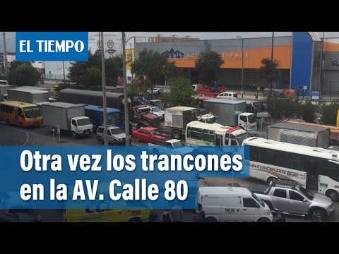 Detalles de interminable trancón en la Calle 80, pocos ciudadanos decidieron caminar