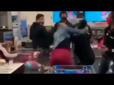 Captan pelea de mujeres por la última consola PlayStation 5 de una tienda de EEUU