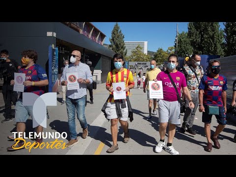 Una decena de personas se manifiestan a las afueras del Camp Nou | Telemundo Deportes