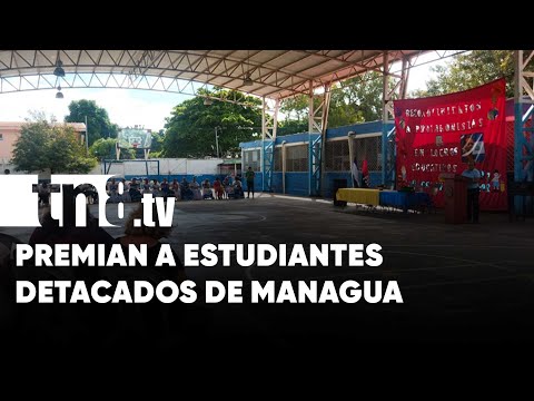 Premian a los mejores estudiantes de Managua por su desempeño 2023
