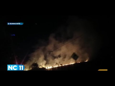 Bomberos dio por controlado un nuevo incendio forestal en la provincia de Guanacaste