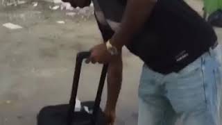 شقيق معتز هوساوي يُمازح معتز بسبب محمد صلاح