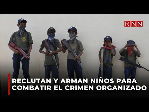 México: policía comunitaria recluta y arma a niños para combatir el crimen organizado