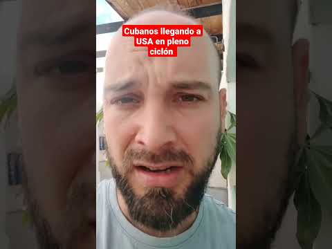 Cubanos llegan a USA por mar en pleno ciclón