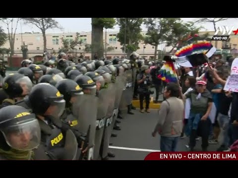 Fuerte contingente policial evita que manifestantes lleguen a la av. Abancay