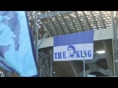 Fans in outpouring of love for Maradona in Naples
