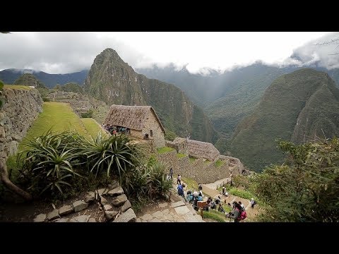 Chileno y 5 turtistas detenidos en Perú por dañar patrimonio de Machu Picchu