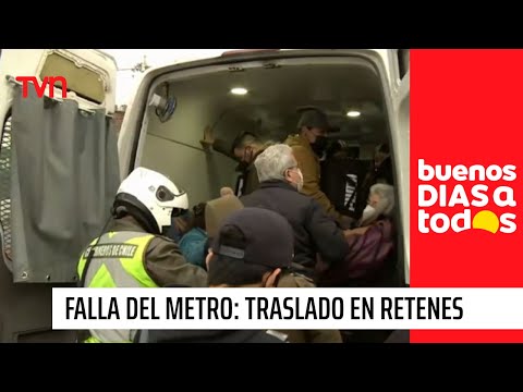 Retenes móviles de Carabineros trasladan a pasajeros por falla del Metro de Santiago