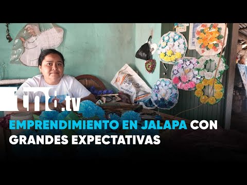 Emprendedora de arreglos florales con buenas expectativas en Jalapa - Nicaragua