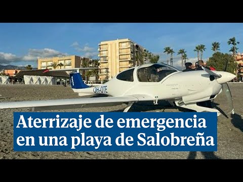 Una avioneta hace un aterrizaje de emergencia en una playa de Salobreña