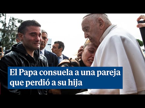 El Papa consuela a una pareja que perdió a su hija tras salir del hospital