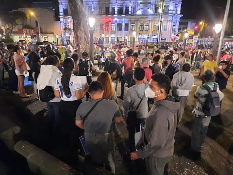 #EnVivo Exiliados nicaragüenses realizan plantón frente a la Catedral de San José en Costa Rica