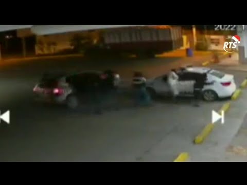 Agentes policiales fueron atacados en una gasolinera