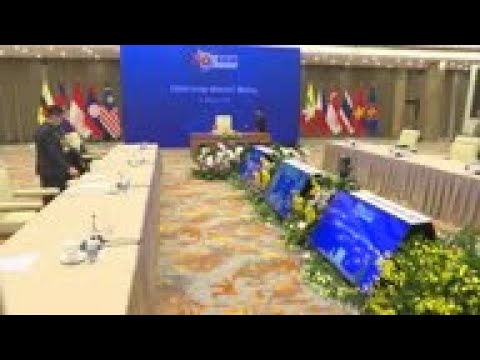 ASEAN FMs prepare for upcoming summit of leaders