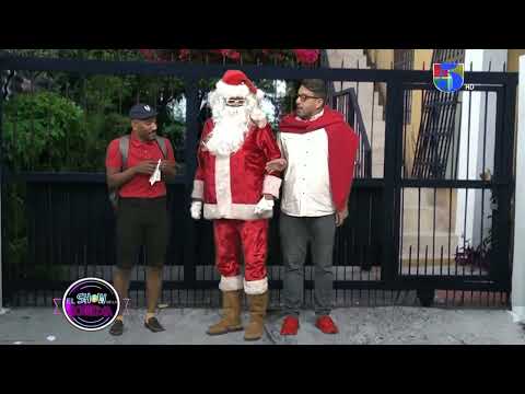 Santa Claus baja para el barrio Gualey de Santo Domingo | El Show de la Comedia