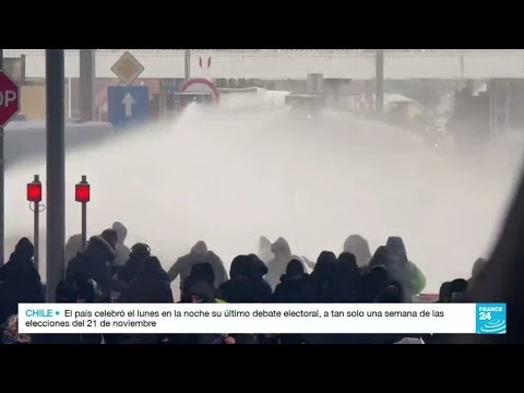 Gases lacrimógenos y cañones de agua contra migrantes en la frontera entre Polonia y Belarús