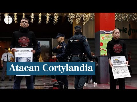 Dos activistas atacan las instalaciones de Cortylandia en Madrid