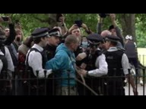 London police make arrests at anti-lockdown rally