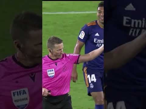 Falta de Casemiro al árbitro. Se lo llevó de corbata en en Real Betis 0-1 Real Madrid | #Shorts