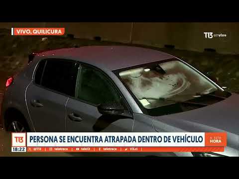 Persona se encuentra atrapada en auto tras intensas lluvias en Quilicura