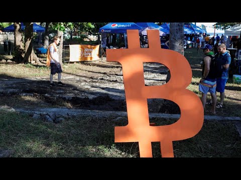¿Qué opinan los salvadoreños sobre el fondo de bitcoin que tiene El Salvador?