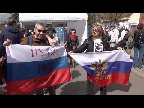 Russians form long queues to vote in Serbian capital