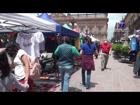 Manifestación en Plaza de Armas se convierte en mercado sobre ruedas.