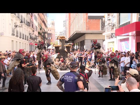 El pasacalle Musiko Moskas llena de música folk las calles de Madrid