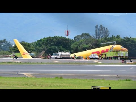 Costa Rica : un avion cargo se casse en deux lors d'un atterrissage d'urgence | AFP