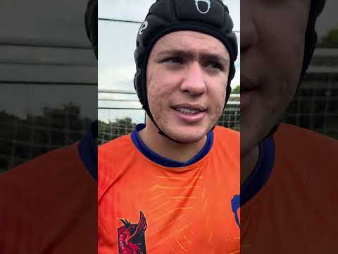 Quando eu chamo uma criança pra chutar em mim!