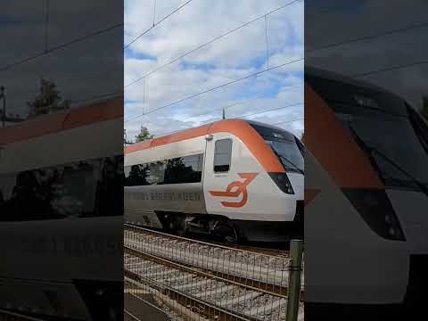 Tåg i Bergslagen lämnar Örebro Södra