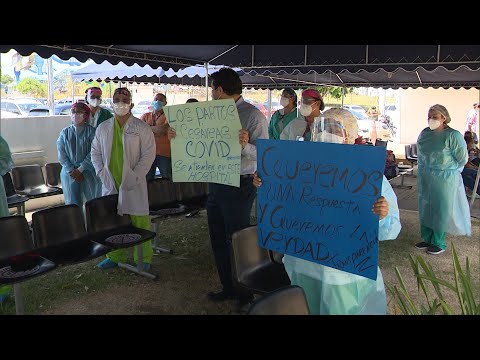 Especialistas del Hospital Irma De Lourdes Tzanetatos piden ser vacunados contra COVID-19