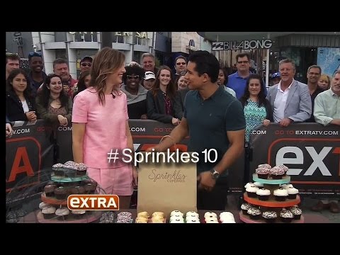 Candace chats with Mario Lopez on Extra!