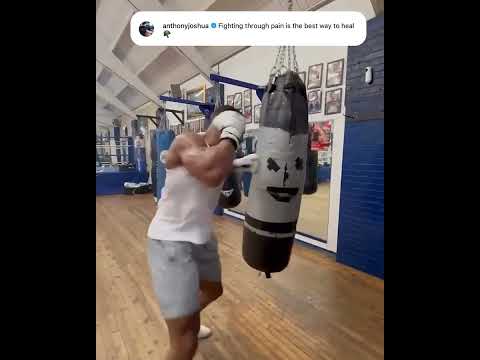 Anthony Joshua was letting his hands go on the heavy bag 🥊🔥 (via @anthonyjoshua/TT)