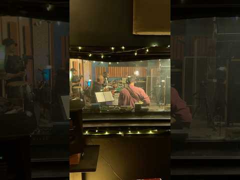 I LOVE Tracking Live! Full house in the studio.