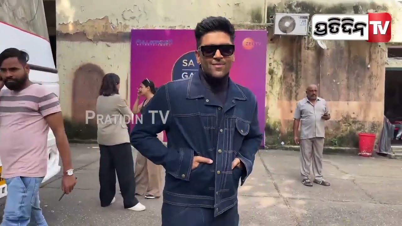 Guru Randhawa spotted & 'Shahkot' Controversy continues, fans tear film posters.