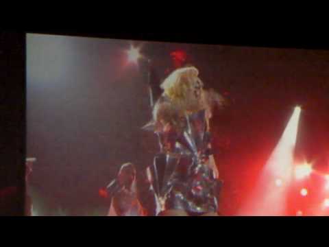 Lady Gaga se desmaya en un concierto