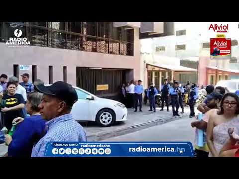 Empleados del INA protestan en Sefin exigiendo jubilación / Radio América