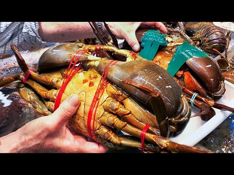 Japanese Street Food - GIANT MUD CRABS Cooked Two Ways Okinawa Seafood Japan