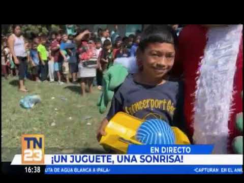 Radio Cadena Sonora reparte juguetes en comunidades del sur del país