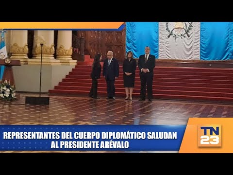 Representantes del cuerpo diplomático saludan al presidente Arévalo