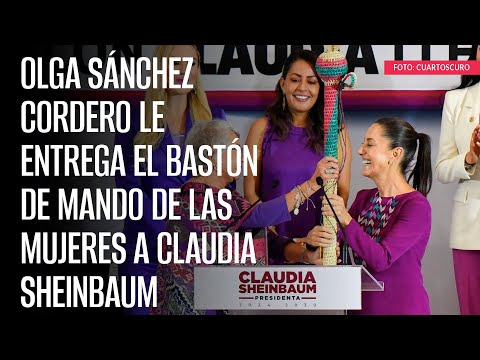 Olga Sánchez Cordero le entrega el bastón de mando de las mujeres a Claudia Sheinbaum