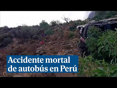 Al menos 24 muertos tras la caída de un autobús a un abismo en el sur de Perú