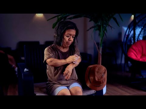 Humilla a una mujer mayor sin saber quien era