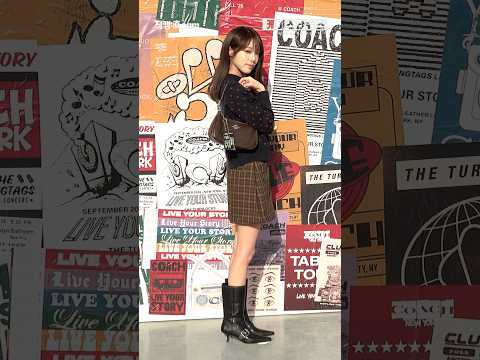 최예나, 포토콜에 등장한 가을 여신의 완벽한 비율(4K) [K직캠] #최예나 #코치 #직캠