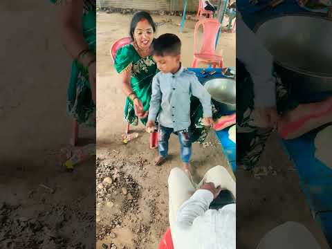 मानवी लिट्टी निकल रही है खाने के लिए 🥰😘#trending #youtubeshorts #parmilavlog222 #viralvideo#funny