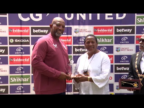Feel Good Moment   Phil Simmons Receives Key To Arima