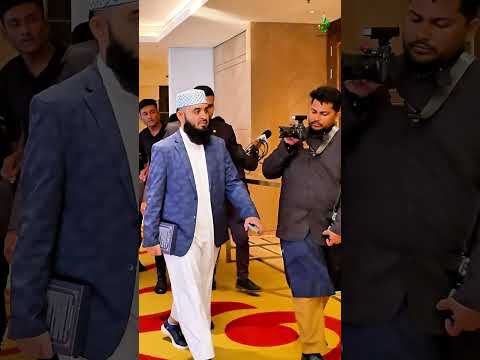 আলহামদুল্লিাহ আমাদের একজন ড.আজহারি আছেন