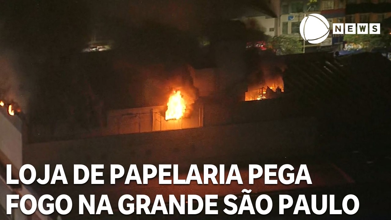 Loja de produtos de papelaria pega fogo na Grande São Paulo